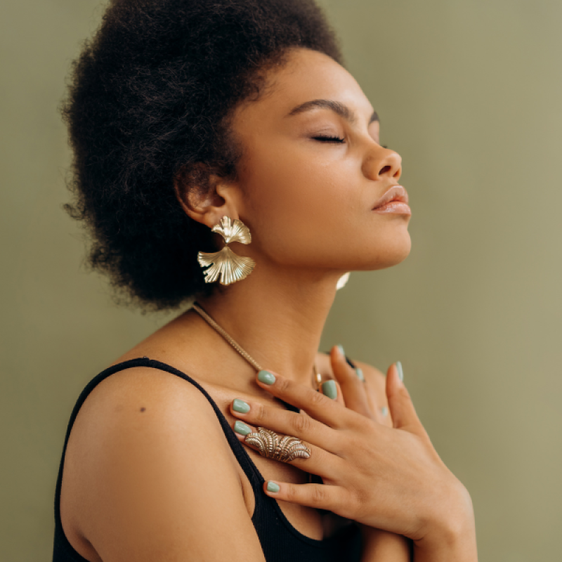 Sexy Clutches: How to Buy & Wear a Designer Clutch Bag